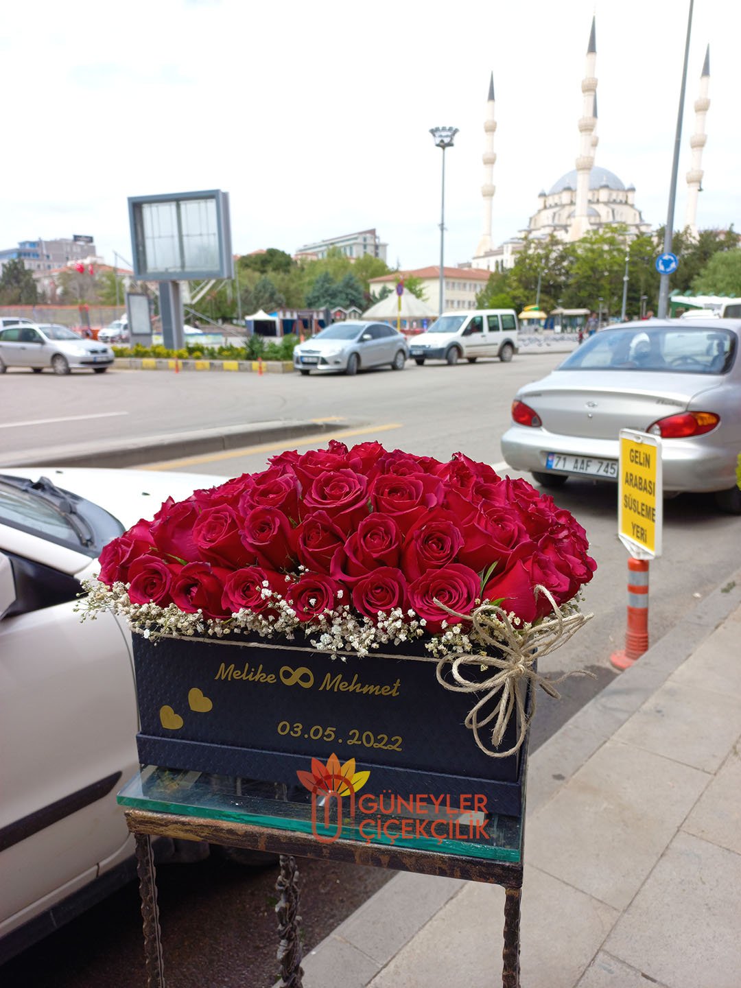 Siyah Kutu İçerisine Gül Çalışması